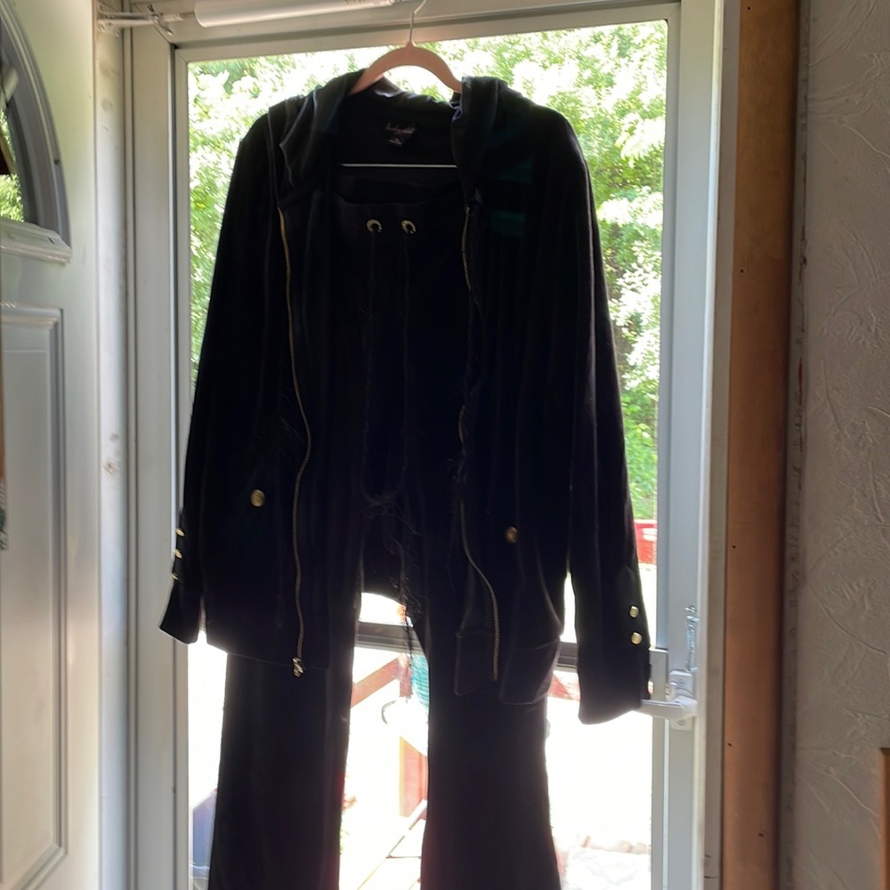 Babyphat lounge outfit pants are 2X and jacket is a 3X
